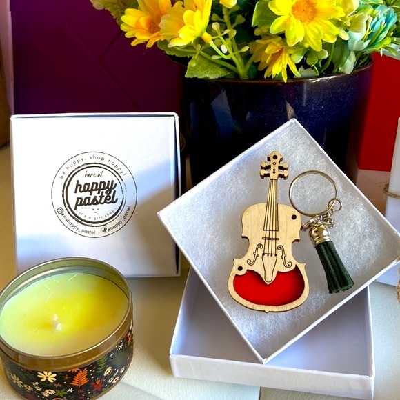 Personalized Wooden VIOLIN 3D Keychain with Tassel / Fridge Magnet - Picture 2 of 5